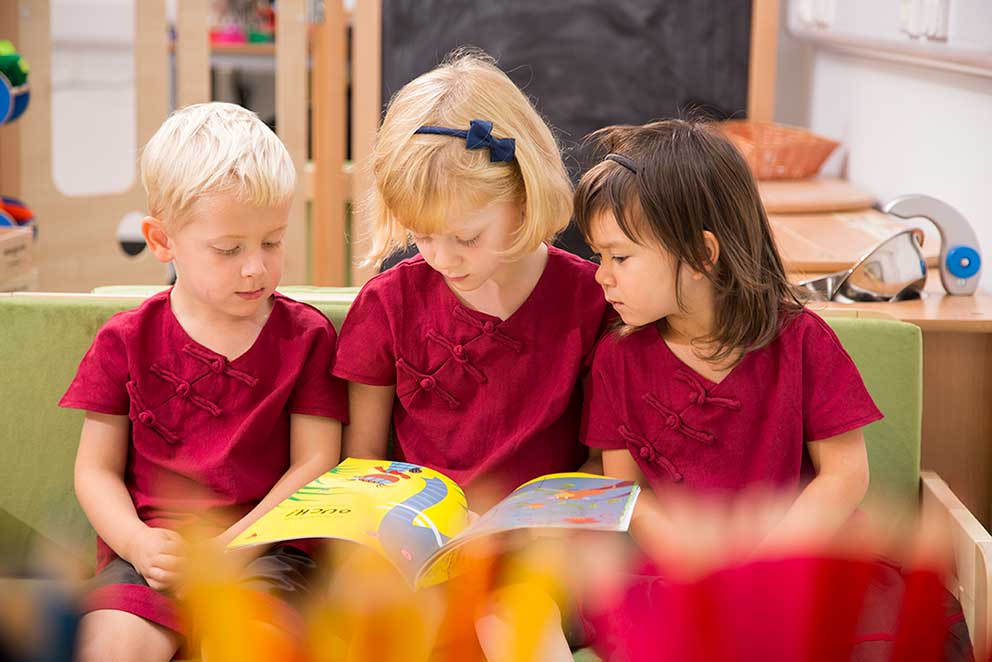 School prospectus photography Children reading Kensington Wade school image